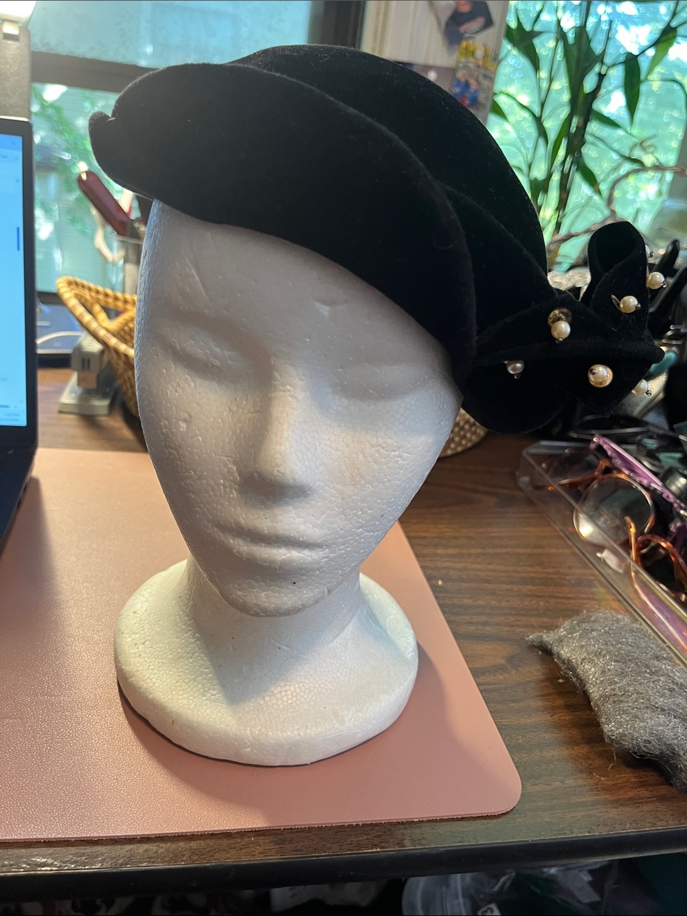1950 Lisette Velvet Women's Pillbox Hat with Pearl Detai